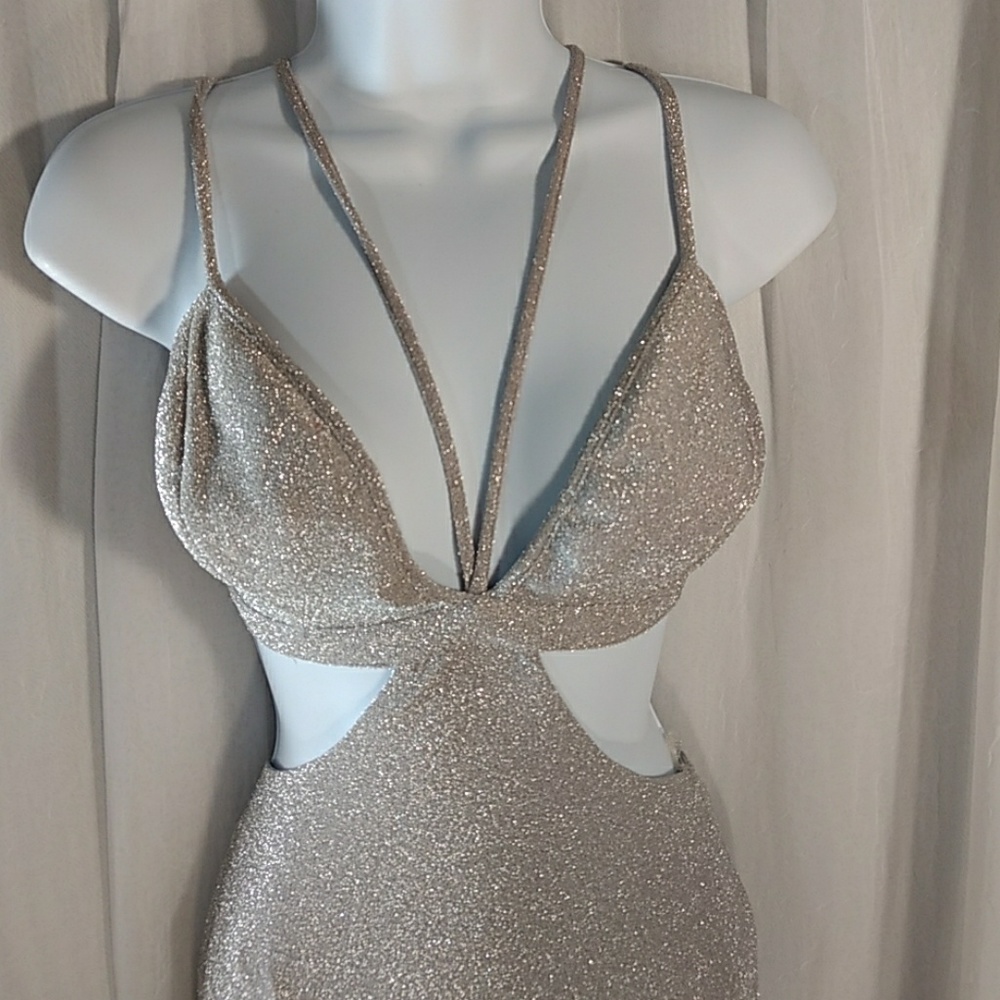 GLAMOROUS CUT OUT DRESS - Picture 2 of 8